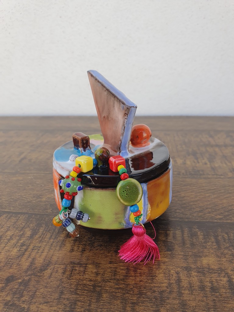 Petite boîte colorée